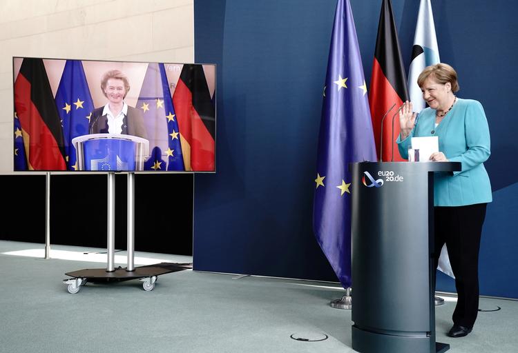 Den tyske kansler, Angela Merkel, deltog i en pressekonference med Ursula von der Leyen, EU-Kommissionens tyske formand torsdag.  Foto: Kay Nietfeld/Ritzau Scanpix