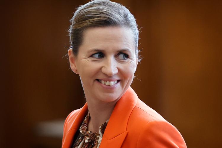 Statsminister Mette Frederiksen (S) skulle senere på måneden have været gift med sin kæreste, Bo Tengberg. I stedet må hun nu drage til afklapsning ved EU-topmødet. Foto: Jens Dresling/POLFOTO