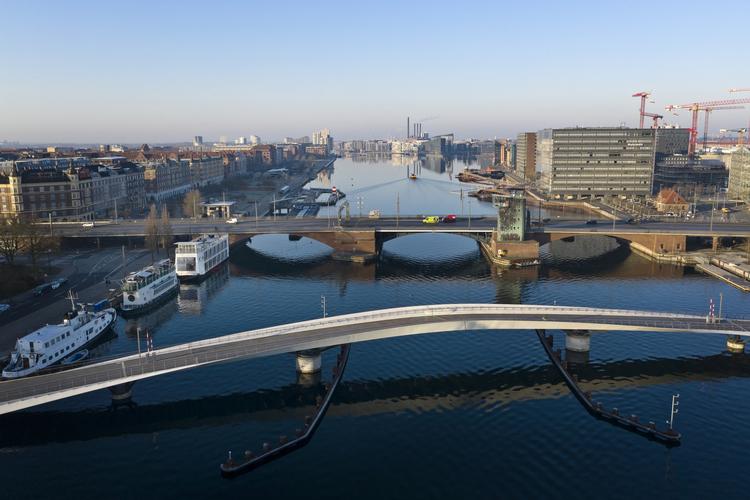 Langebro i København har oplevet flere vanvidsbilister i foråret. Lige efter nedlukningen af Danmark var den usædvanlig mennesketom. Arkiv. Foto: Jens Dresling/POLFOTO