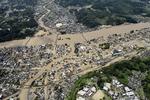 Kuma-floden er gået over sine bredder og har oversvømmet byen Hitoyoshi med mudder. Foto: Kyodo/Ritzau Scanpix