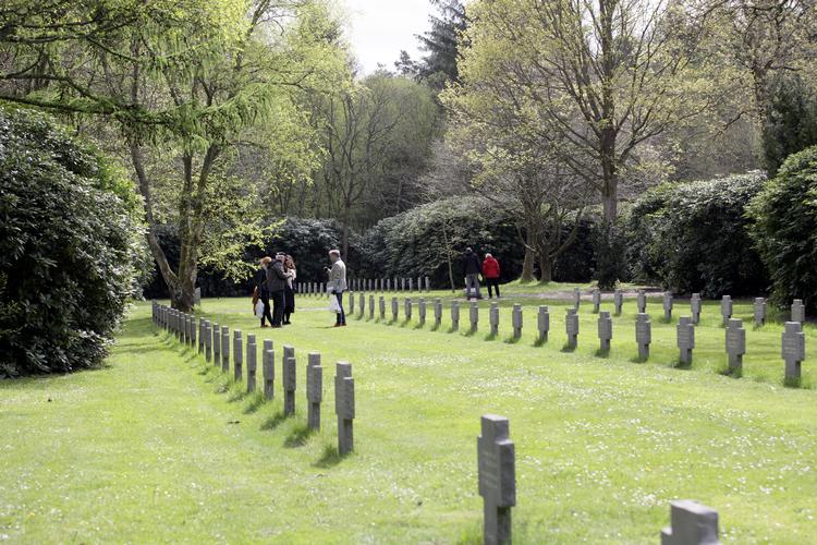 De tyske flygtninge under Anden Verdenskrig i Oksbøl-lejren bliver den røde tråd i et nyt flygtningemuseum.  1.795 af dem nåede aldrig hjem til Tyskland, men ligger begravet i gravlunden i Oksbøl. Foto: Morten Langkilde