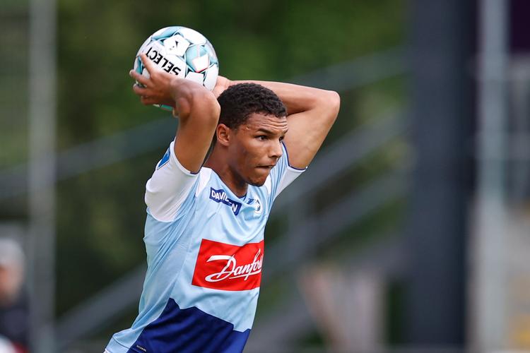 Alexander Bah bragte Sønderjyske foran, og selv om OB udlignede, er  pokalvinderne sikre på endnu en sæson i Superligaen. Foto: Jens Dresling/POLFOTO