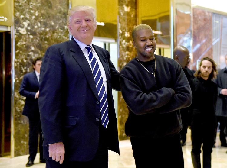Kanye West og Donald Trump har haft et godt forhold til hinanden. Her er de sammen kort efter Trumps valgsejr. Foto: Timothy A. Clary/Ritzau Scanpix