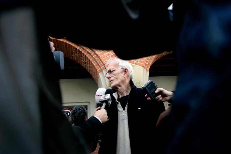 Han gik fri, da retten i 2006 frikendte Mogens Amdi Petersen og en række andre ledende personer i Tvind for skattesvig og underslæb. Siden rejste han og lærergruppen ud af landet og befinder sig nu i Mexico, hvor de er eftersøgt af Interpol, fordi han og de øvrige tiltalte holder sig væk fra en ankesag, den danske anklagemyndighed vil føre. Foto: Rasmus Baaner/POLFOTO