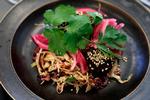 Det er ofte enten svært eller umuligt for vegetarer og veganere at få deres ønsker til måltider imødekommet, fortæller Vegetarisk Forening. Foto: Jens Dresling/POLFOTO