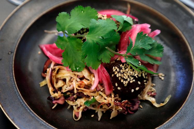 Det er ofte enten svært eller umuligt for vegetarer og veganere at få deres ønsker til måltider imødekommet, fortæller Vegetarisk Forening. Foto: Jens Dresling/POLFOTO