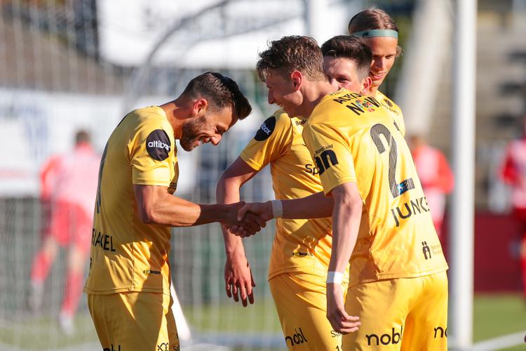 Med henholdsvis 4 og 8 mål i de første 6 kampe har Philip Zinckernagel (tv.) og Kasper Junker (th.) en væsentlig del af æren for, at Bodø/Glimt som det første hold i Norge siden 2003 har vundet sæsonens første seks kampe. I dagens 5-0-sejr over Brann scorede Zinckernagel for tredje gang i år på straffespark og lagde efterfølgende op til to af målene, da Kasper Junker for anden gang i denne sæson scorede hattrick.  Foto: Mats Torbergsen/Ritzau Scanpix