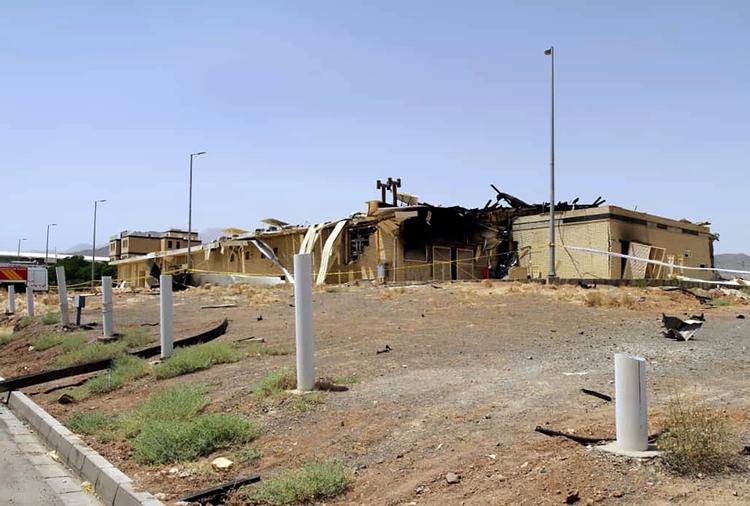  Ødelagt - en lagerbygning i atomanlægget ved Natanz i Iran. Bygningen blev 2. juli raseret af en brand eller eksplosion, som Israel mistænkes for at stå bag.
    Foto: Handout/Ritzau Scanpix