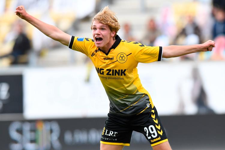  Jeppe Kjær, der er U16-landsholdsspiller, havde leveret måloplæg i de to foregående kampe, og i karrierens blot 7. professionelle kamp fik han scoret.  Foto: Ernst van Norde/Ritzau Scanpix