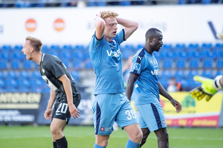 Randers FC's Tobias Klysner Breuner ærger sig, men holdkammeraten Vito Hammershøy-Mistrati  sikrede en sejr i 2. halvleg.  Foto: Bo Amstrup/Ritzau Scanpix