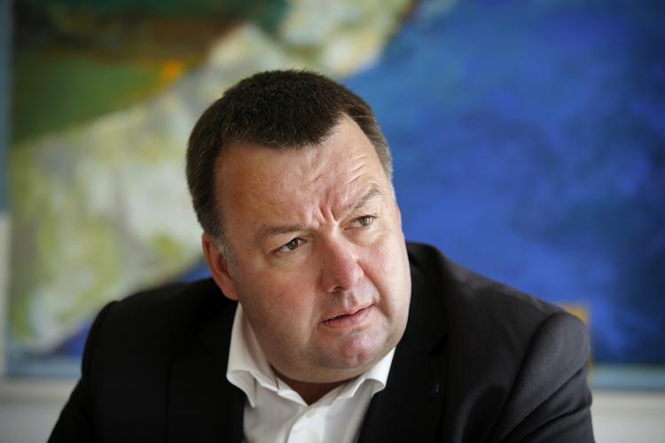   »Jeg tror, regeringen skal overveje sin placering«, siger Claus Jensen, der advarer regeringen imod at ende med »at sidde alene på en tømmerflåde sammen med Østrig, Sverige og Holland«. Foto: Jens Dresling/POLFOTO