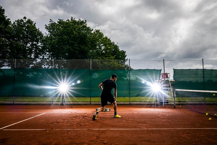 Det seneste halve år har Frederik Fetterlein været tilbage på tennisbanerne for at være træner for spillere på alle niveauer. Her på Vestamager Idrætsanlæg. Foto: Jens Hartmann Schmidt/POLFOTO