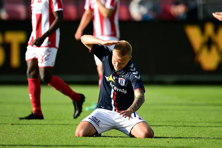 AGF’s islænding Jón Dagur Thorsteinsson har været lidt af en åbenbaring, siden han kom til klubben for et år siden. Torsdag aften i Aalborg måtte han dog ærgre sig. Foto: Bo Amstrup/Ritzau Scanpix