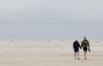 Hvis du vil en tur på stranden i weekenden, må du hellere tage en jakke på. Foto: Gregers Tycho/POLFOTO