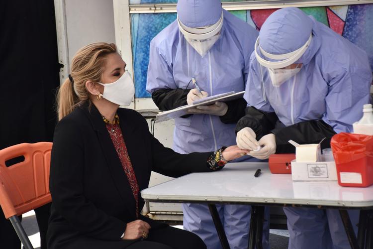 Jeanine Añez ses her give blod tilbage i juni. Foto: Bolivian Presidency/Ritzau Scanpix