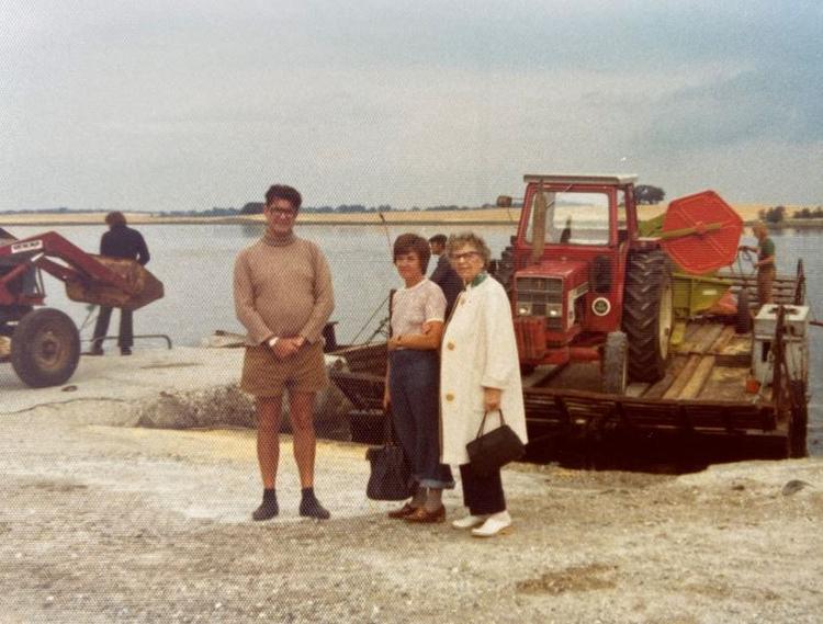  
Jørgen (tv.) på tur til Hornsherred i 1976 sammen med Steffen Nebelongs hustru, Else (i midten), og  sin mor, Karen Rosenberg.
 Foto: Steffen Nebelong