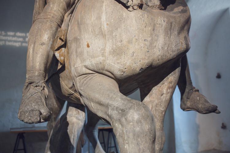 Kong Christian V på hesten på Kongens Nytorv var oprindelig lavet i bly, og siden 1688 er delledannelsen taget til. Foto: Miriam Dalsgaard/POLFOTO