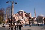 Hagia Sofia - bygget som kirke, omdannet til moske efter tusinde år, dernæst moske i 500 år og senest museum i 85 år. Nu vil Tyrkiet bringe bygningen tilbage til at tjene som moské.. Foto: Hanne Boock