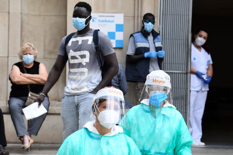 Hospitalsansatte i Lérida har fået ekstra meget at lave, efter at corona-epidemien er blusset op igen i Catalonien. Foto: Pau Barrena/Ritzau Scanpix