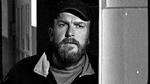 Fiskeren Martin spilles af Edward Rowe, der også er kendt som Kernow King. Han er en ivrig lokalpatriot og historiefortæller. Foto: Camera Film