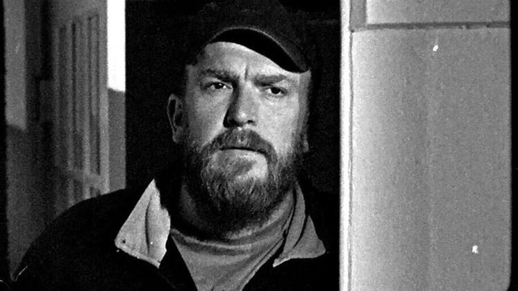 Fiskeren Martin spilles af Edward Rowe, der også er kendt som Kernow King. Han er en ivrig lokalpatriot og historiefortæller. Foto: Camera Film