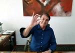 Dette Facebookbillede viser Jair Bolsonaro tage en hydroxyklorokin-pille, efter at han er blevet smittet med coronavirus.  Foto: Stringer/Ritzau Scanpix