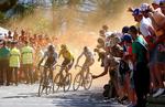 Scener som denne, da tætpakkede tilskuermasser tiljublede Team Sky-trioen Egan Bernal, Geraint Thomas og Chris Froome, tillades næppe i år.
 Foto: Peter Dejong/Ritzau Scanpix