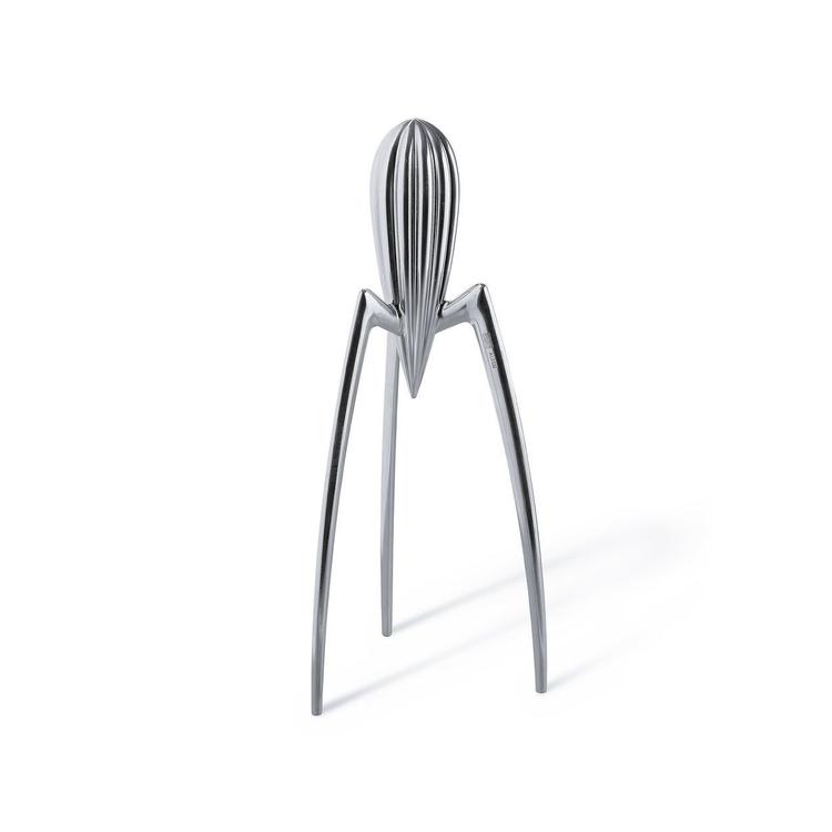 Saften løber ved siden af, og benene laver mærker i bordpladen. Alligevel er Philippe Starcks citronpresser vellykket, fordi den både er smuk og provokerende.  Foto: Pr-foto