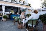 Restauranterne ville gerne, men måtte ikke. Først 18. maj fik de lov at servere ude, men allerede 16. april sagde Sundhedsstyrelsen ok. Arkivoto: Finn Frandsen Foto: Finn Frandsen/POLFOTO
