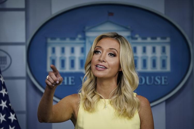  Donald Trump pressechef, Kayleigh McEnany, sagde torsdag på et pressemøde, at videnskaben ikke bør stå i vejen for at genåbne skolerne i USA. Foto: Drew Angerer/Ritzau Scanpix