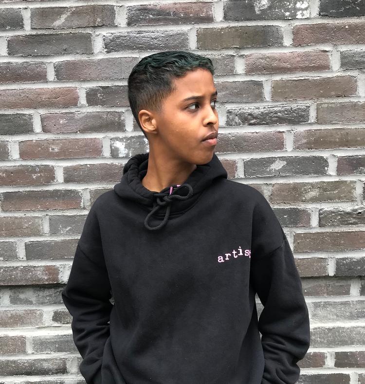Chief har freestylerappet, siden hun var 14. Hun blev opdaget på sin hemmelige Instagramprofil, hvor hun delte hårdtslående videoer. 