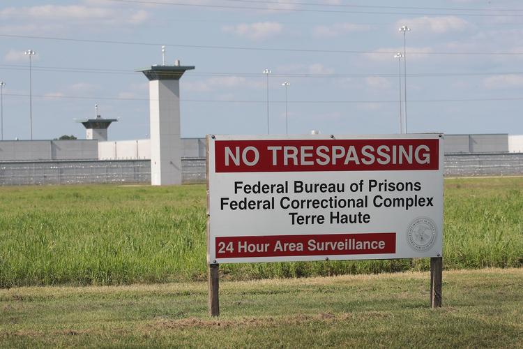 Dustin Lee Honken døde sent fredag aften dansk tid efter at have fået en dødelig indsprøjtning i Terre Haute-fængslet i Indiana. De føderale henrettelser har ellers ikke været brugt siden 2003, hvor metoden blev sat på hold af præsident Barack Obama. Foto: Scott Olson/Ritzau Scanpix