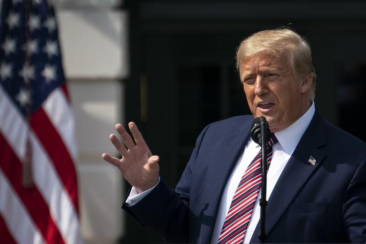     WASHINGTON, DC - JULY 16: U.S. President Donald Trump speaks during an event about regulatory reform on the South Lawn of the White House on July 16, 2020 in Washington, DC. On Wednesday, President Trump announced a rollback of the National Environmental Policy Act. The administrations changes to the law aim to decrease the number of infrastructure projects that will be subject to federal NEPA review, hoping to shorten long permit processes and speed up approval. Drew Angerer/Getty Images/AFP == FOR NEWSPAPERS, INTERNET, TELCOS &amp; TELEVISION USE ONLY ==   Foto: Drew Angerer/Ritzau Scanpix