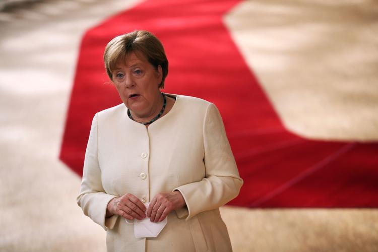 Angela Merkel på vej ind til dagens forhandlinger. Foto: Francisco Seco/Ritzau Scanpix