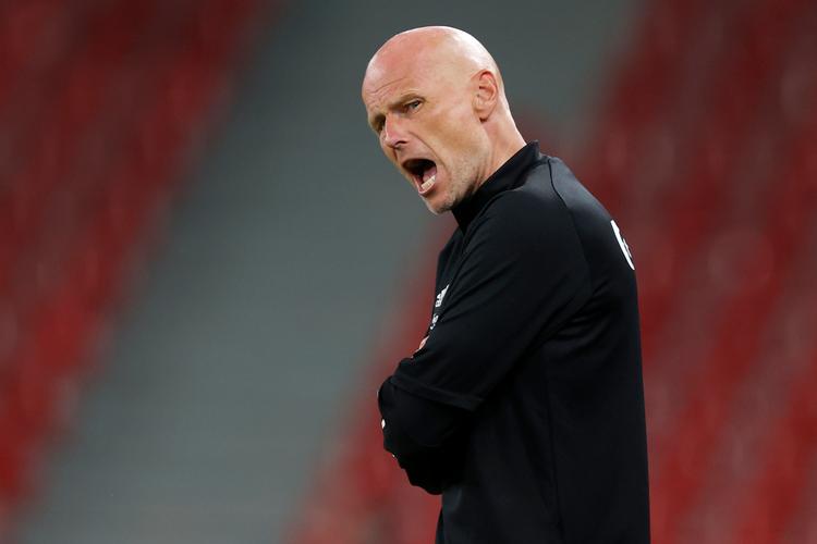 Ståle Solbakken forsøgte at råbe sine spillere i gang mod AGF, men lige lidt hjalp det. FCK tabte 4-2 i Parken, mistede sølvpladsen og er nu uden sejr i seks kampe. Foto: Jens Dresling/POLFOTO