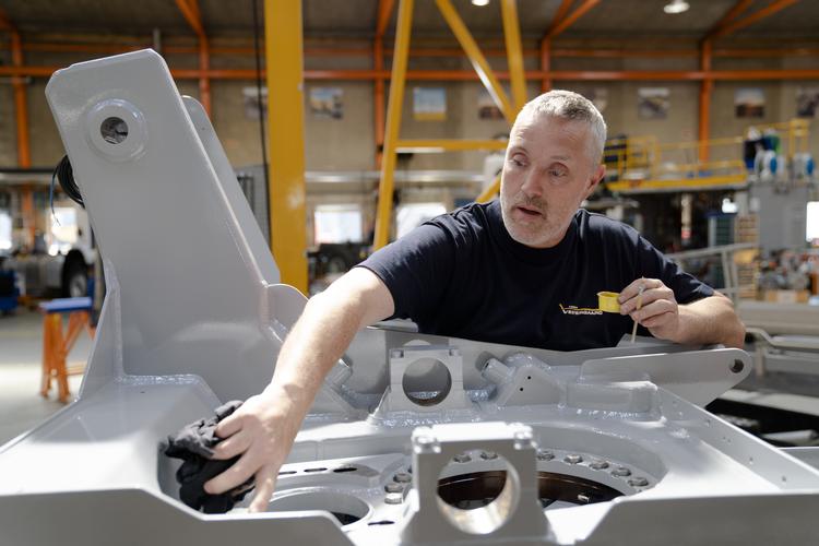 Vestergaard Company i Gevninge ved Roskilde er en af verdens førende producenter af afisningsbil. Nu er produktionen på halvt blus og 60 medarbejdere er fyret grundet coronakrisen. Foto: Andreas Merrald/POLFOTO