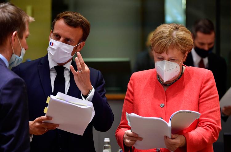 Den franske præsident Emmanuel Macron og den tyske kansler Angela Merkel har været de drivende kræfter bag EUs nye genopretningsfond og 7-årige budgetaftale. Foto: John Thys / Pool/Ritzau Scanpix
