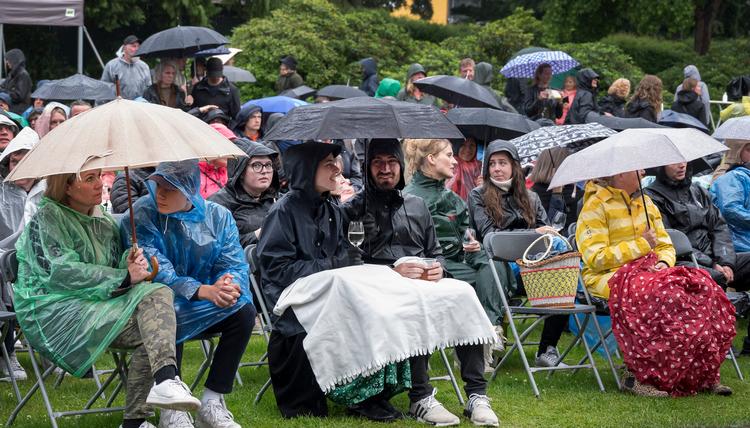 Billede fra sidste onsdag til en koncert i anledning af Sommer Jazz 2020. Den sidste halvleg af sommeren i Danmark bliver sandsynligvis, og desværre, kedelig med en skønsom blanding af regn, blæst og lidt sol. Foto: Torben Christensen/Ritzau Scanpix