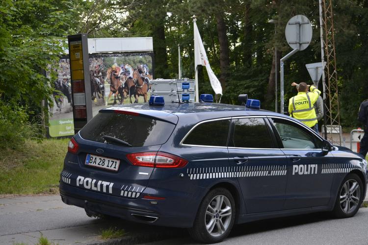     Østjyllands Politi har afspærret et område af omkring travbanen i Aarhus C. Foto: /Ritzau Scanpix