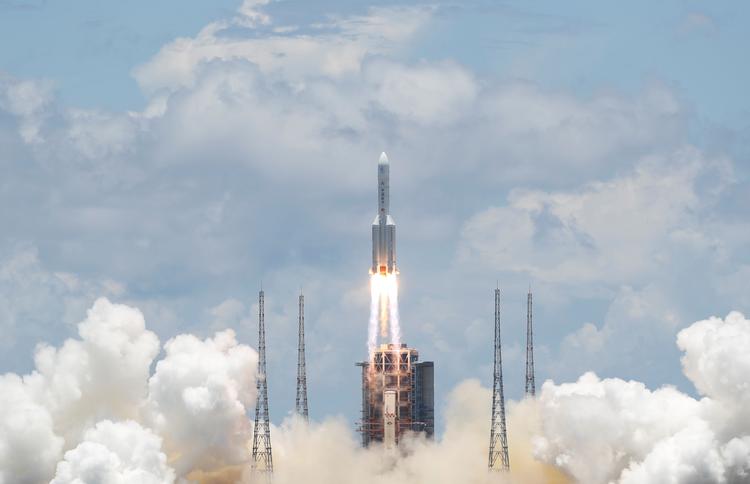 Sådan så det ud, da raketten med den kinesiske Mars-sonde lettede. Foto: Carlos Garcia Rawlins/Ritzau Scanpix