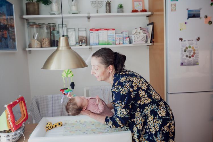 Syv år efter Magda Jenny Buschardt havde sin sidste menstruation blev hun mor til Bella.  Foto: Miriam Dalsgaard/POLFOTO