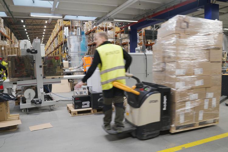 Hvis virksomhederne har regnet deres medarbejderes arbejdstid ud fra arbejdsdage i stedet for ud fra kalenderdage, som Erhvervsstyrelsen gør det, kan de have fået udbetalt for meget i lønkompensation. Foto: Andreas Merrald/POLFOTO