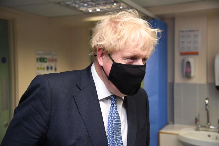 Boris Johnson har i løbet af coronakrisen fået skarp kritik for sin håndtering af den. Blandt andet på grund af en langsom udrulning af test. Foto: Jeremy Selwyn/Ritzau Scanpix
