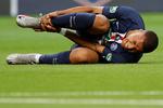 Forstuvningen af den ene ankel gør det til et spørgsmål, om Kylian Mbappé kan blive klar til Paris SG's Champions Lague-kvartfinale mod Atalanta  12. august. Foto: Christian Hartmann/Ritzau Scanpix