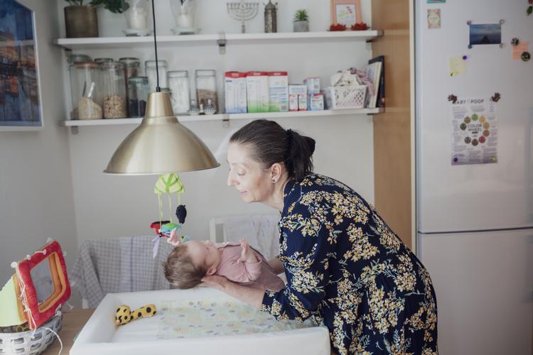 50-årige Magda Jenny Buschardt fik hjælp til at blive gravid på en populær russisk fertilitetsklinik. Hendes historie får nu flere partier til at drøfte, om grænsen på fertilitetsbehandling i Danmark skal hæves. Foto: Miriam Dalsgaard/POLFOTO