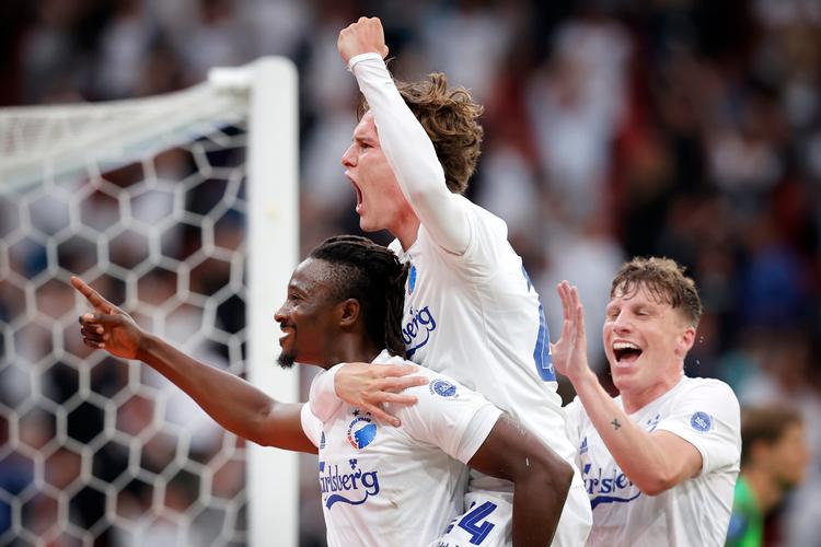 Med sit sejrsmål til 2-1 scorede Dame N'Doye (tv. for første gang siden 8. december, da han ligeledes mod FC Nordsjælland blev matchvinder i en 1-0-sejr. Foto: Jens Dresling/POLFOTO