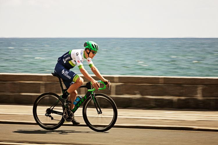 »Cykelrytteres forhold til årstiderne er ofte vendt lidt på hovedet«, fortæller Christopher Juul-Jensen, som holder mest af efteråret.   Foto: Das Büro for Dif og Team Danmark