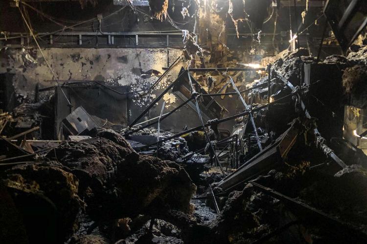 Ingen kom til skade, da en ukendt gerningsmand kastede en brandbombe i demokraternes lokalkontor i Phoenix, Arizona, men lokalerne er udbrændt. Foto: Maricopa County Democratic Party