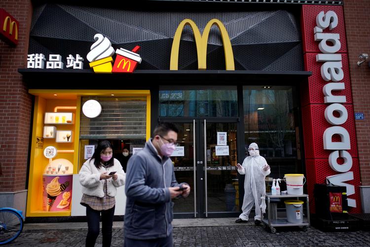 McDonald's' overskud er faldet med 68 procent i andet kvartal, hvor restauranter har måttet holde lukket. Foto: Aly Song/Ritzau Scanpix