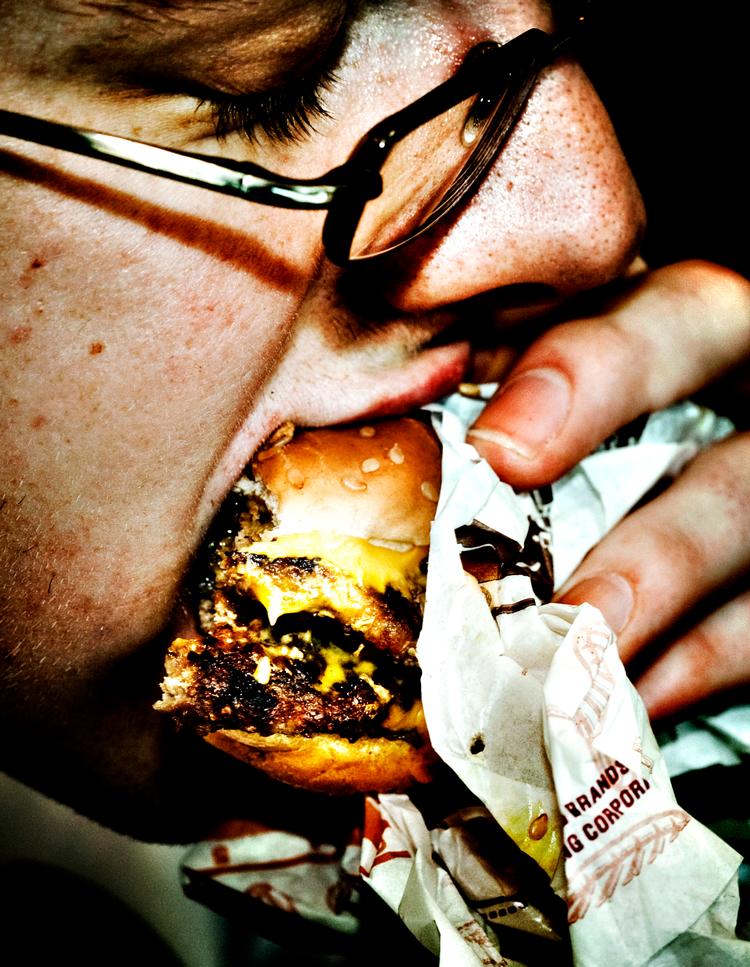 En højere afgift på madvarer med mættet fedt og et højt saltindhold, er blandt andet et af forslagene, til at modarbejde svær overvægt i Danmark. Foto: Mathias Christensen/POLFOTO